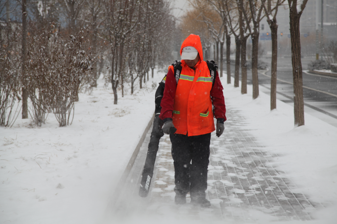 怀柔全力应对强降雪这份扫雪铲冰倡议书请查收