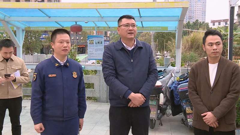 陈志挺一行先后前往金石华府,坝垄社区宫边安置房,皇庭美域·丹郡一期