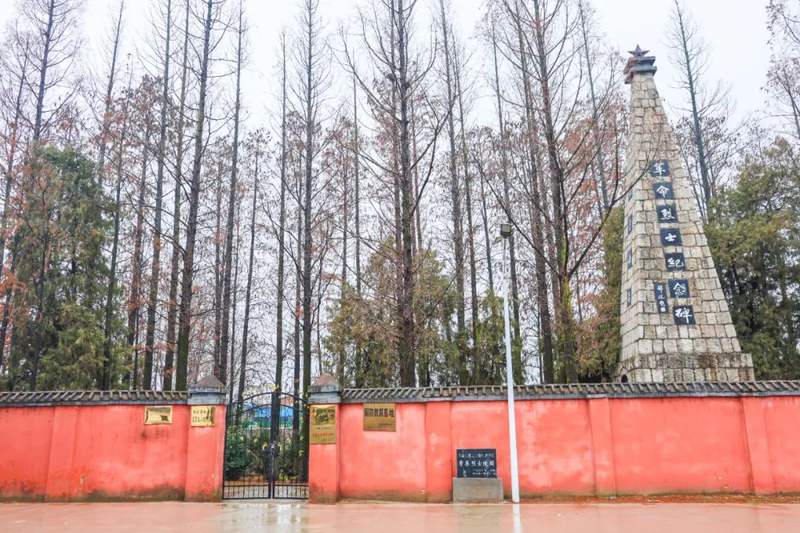 >阜南发布>2024-02-292130>那充满血与火的一夜又重现记者眼前和陵园