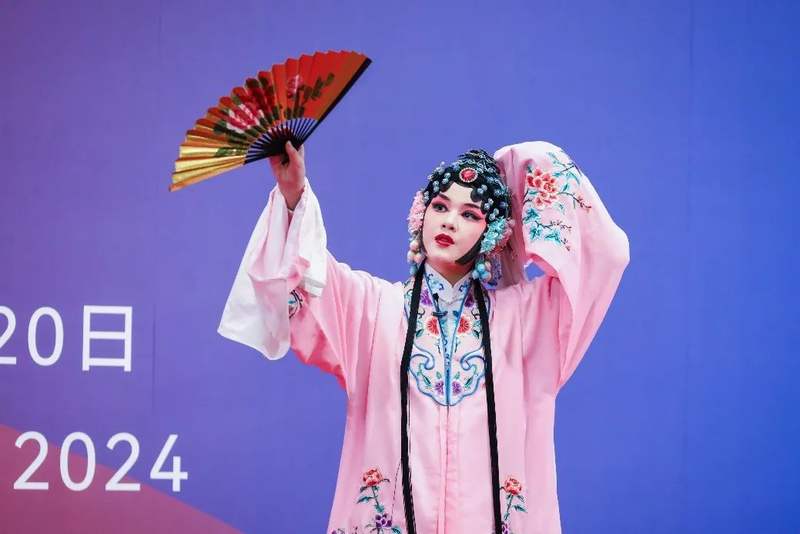 美国中学生在北大的一天
