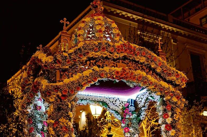 传统的东正教信徒要在"净周一"至复活节前的这四十天内进行斋戒,以"