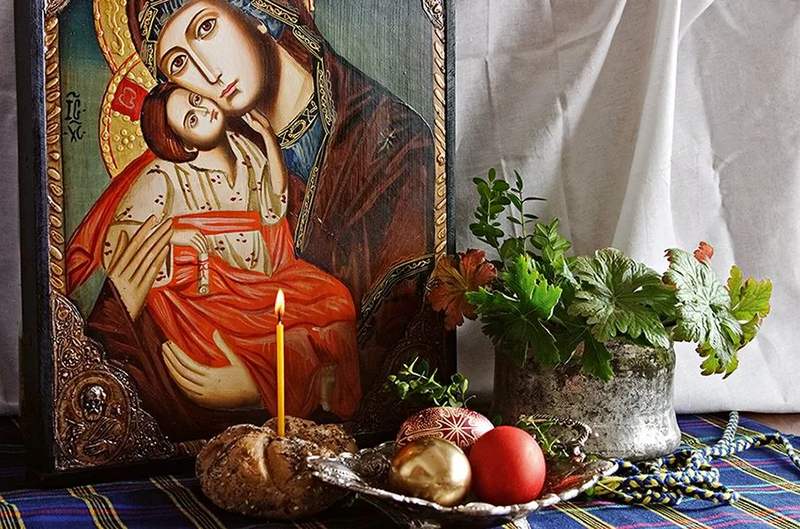 希腊复活节肃穆与狂欢