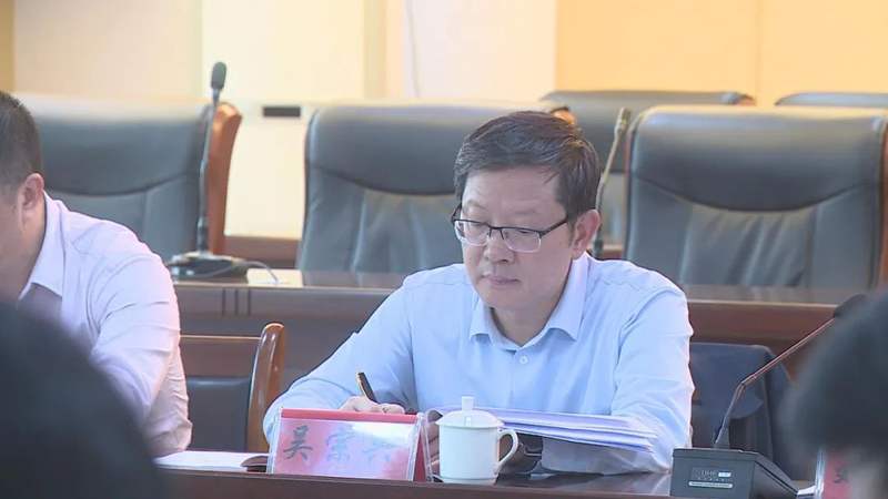 4月2日,市人大常委会党组成员,副主任吴宗兴带队来仙召开河湖林田长制