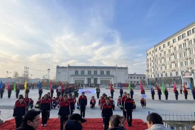 北京援疆教师尹雁用心浇灌团结花