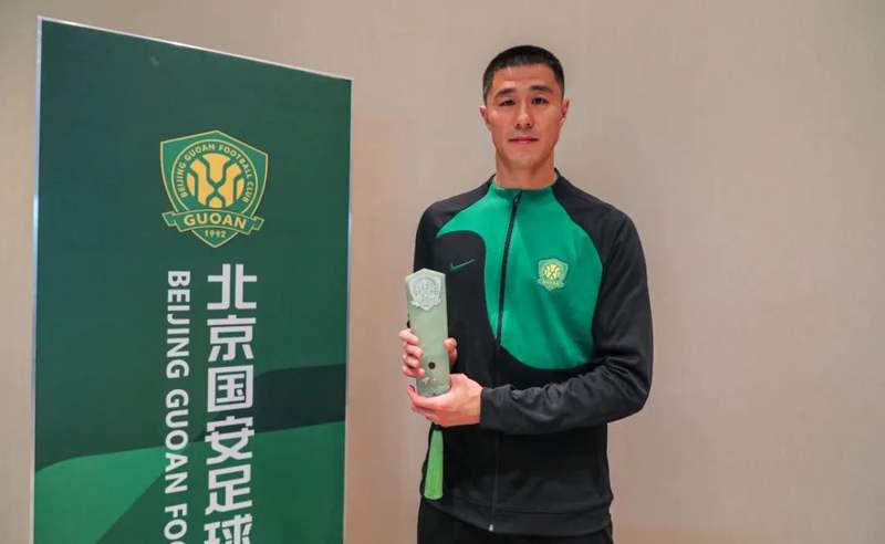 京东月度最佳颁奖侯森我应该去把球队的责任承担起来