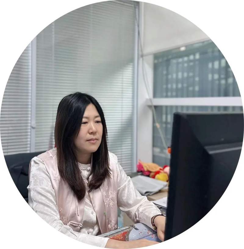 崔薇年龄:40岁职业:富力又一城第二社区社工关键词:爱国,敬业,诚信