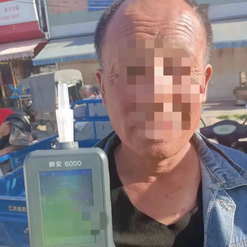 在兴泉大道查获瓦店镇居民酒精含量为45mg/100ml常某某在解放路与兴泉