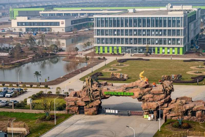 三只松鼠(无为)健康食品城通过"品销合一",三只松鼠为实现"高端性价比