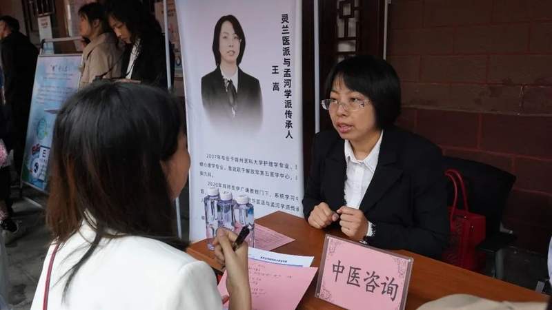 家校社共育赋能  促学生健康成长