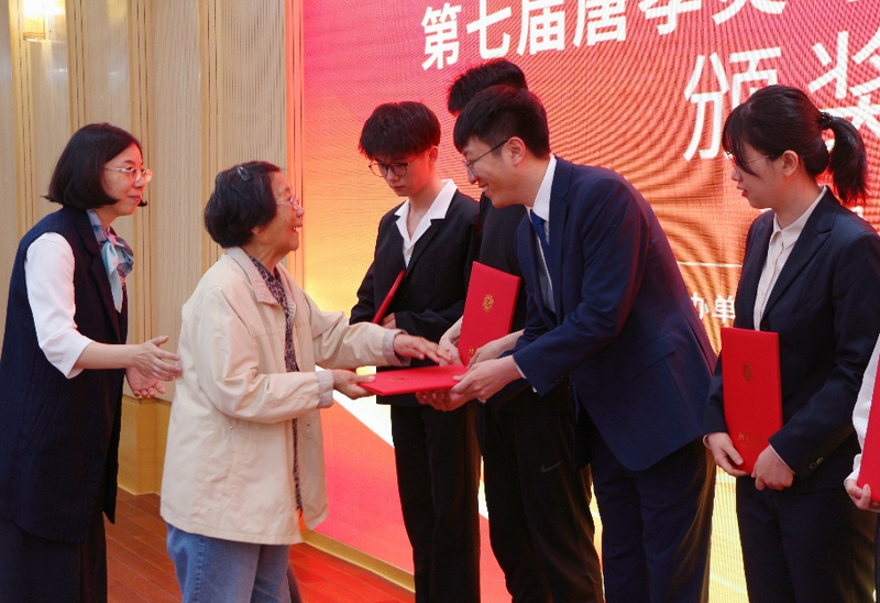 22所大学36位学生,获北大奖学金!