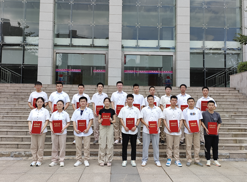 祝贺!芜湖一中16名学生考取军校