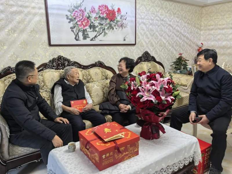 北京市老干部局_北京市离休干部百岁生日慰问金标准提高_市委老干部局规范百岁生日慰问工作