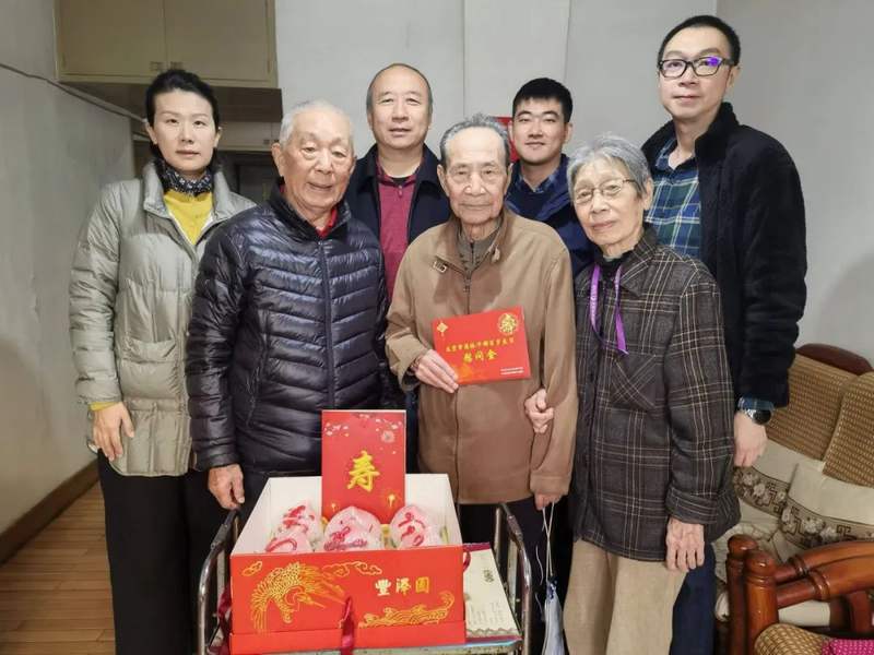 北京市老干部局_市委老干部局规范百岁生日慰问工作_北京市离休干部百岁生日慰问金标准提高