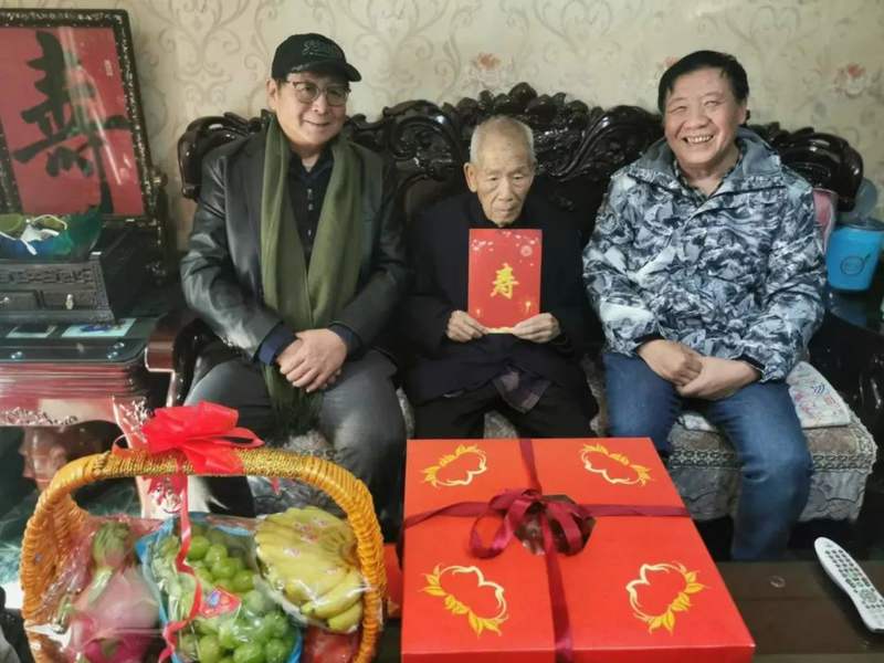 北京市离休干部百岁生日慰问金标准提高_北京市老干部局_市委老干部局规范百岁生日慰问工作