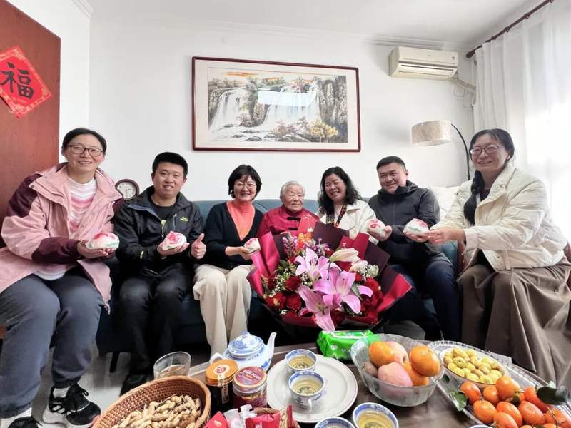 北京市老干部局_市委老干部局规范百岁生日慰问工作_北京市离休干部百岁生日慰问金标准提高