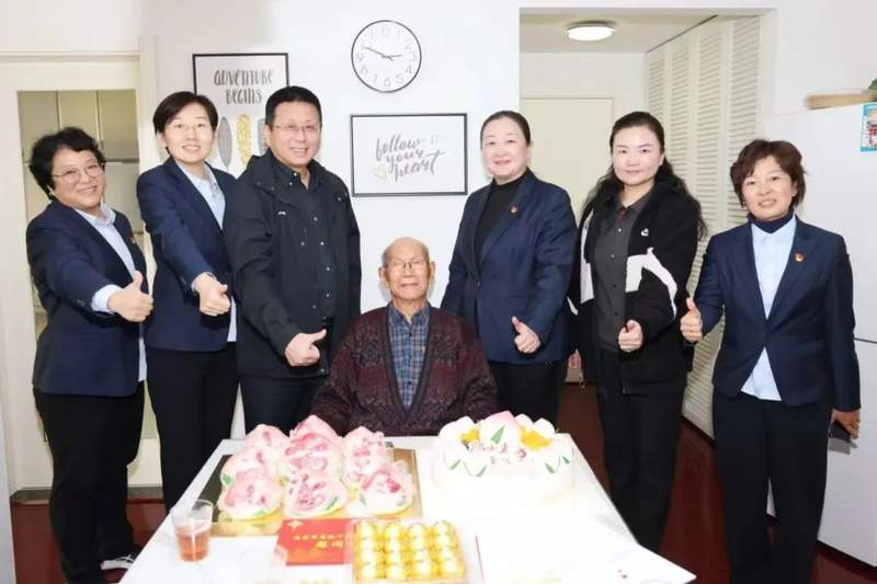北京市老干部局_北京市离休干部百岁生日慰问金标准提高_市委老干部局规范百岁生日慰问工作