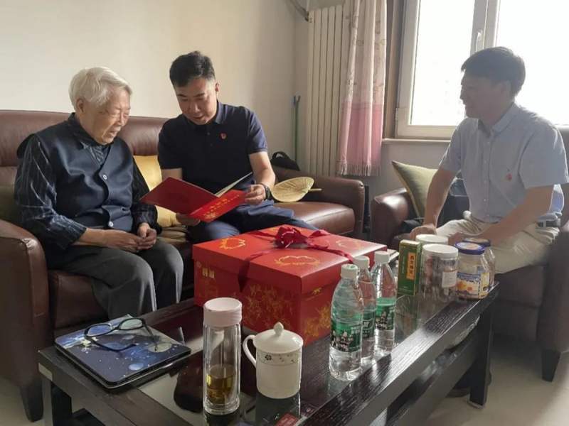 北京市老干部局_市委老干部局规范百岁生日慰问工作_北京市离休干部百岁生日慰问金标准提高