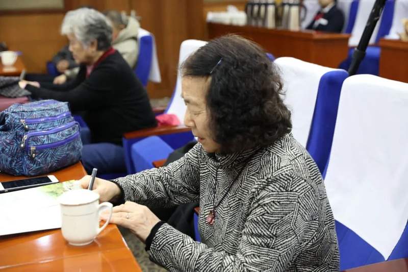 科学运动养生守护银龄健康_重阳节健康大讲堂_北京市老干部