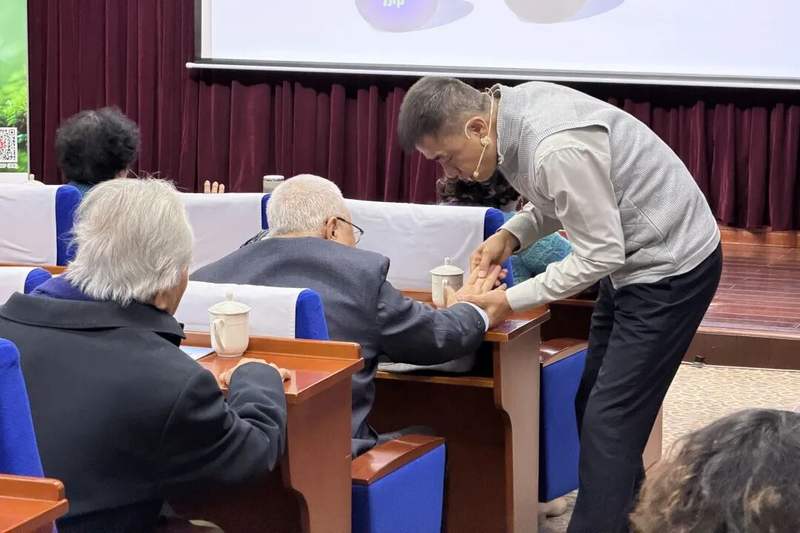 北京市老干部_科学运动养生守护银龄健康_重阳节健康大讲堂